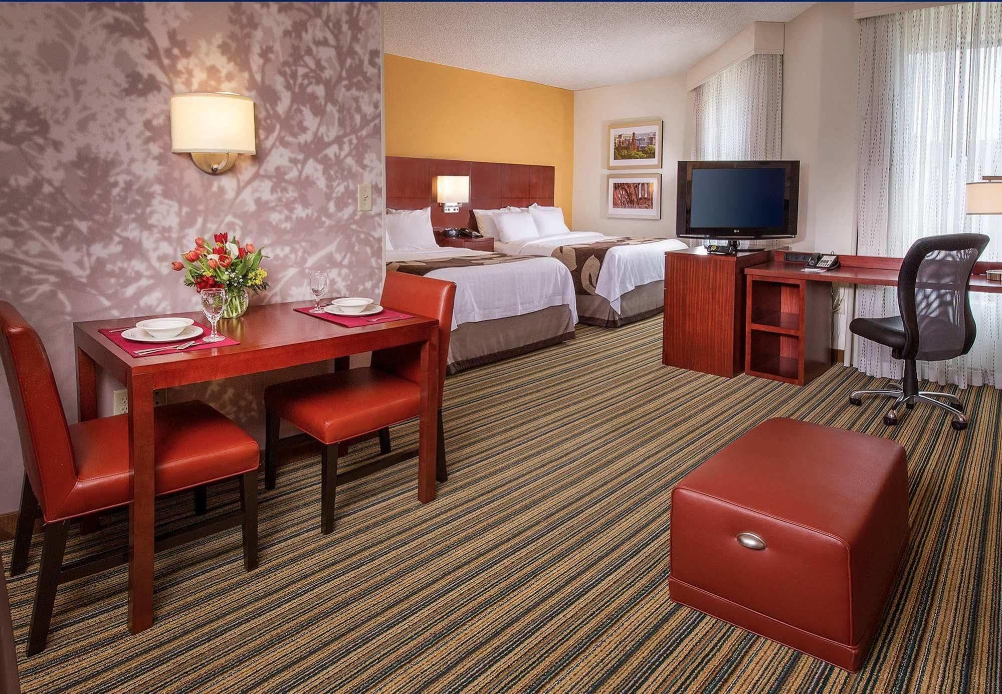 Residence Inn Arlington Pentagon City Room photo